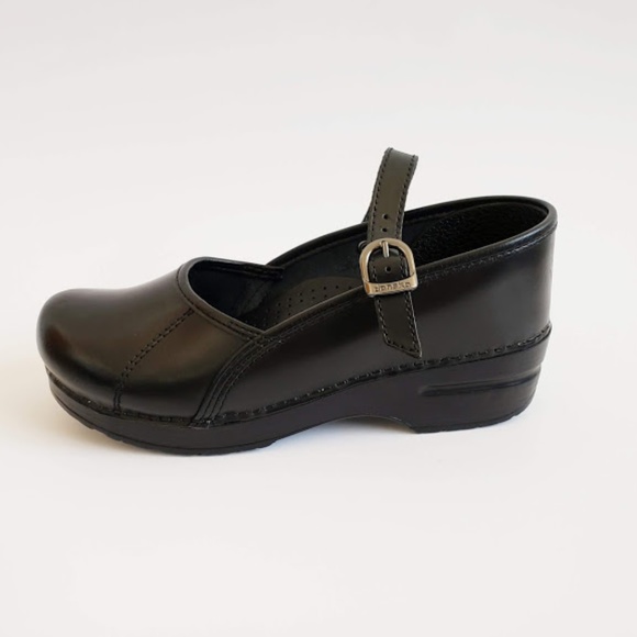 Shoes - Dansko comfort black leather clogs shoes